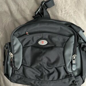 Large Victorinox Swiss Army Black waist /belt/ fanny pack. Two zip pockets.